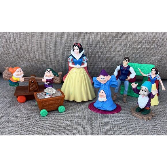 Vintage Disney Snow White and the Seven Dwarves Toy Lot of 8 Cake Toppers - Picture 2 of 7